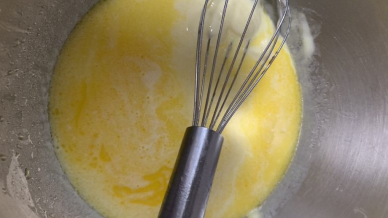 日式乳酪蛋糕,搅拌均匀