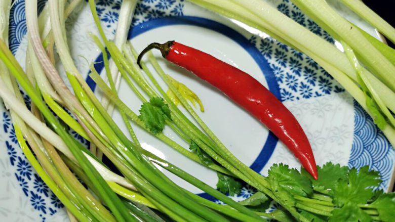 金汤肥牛,芹菜,葱,香菜,辣椒