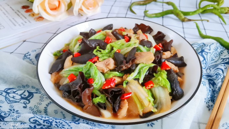 白菜炒木耳,成品图!