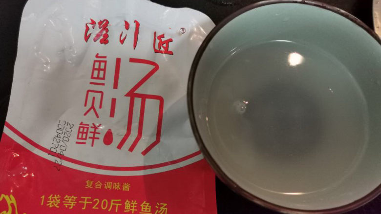 南瓜焖饭,调一🥣高汤备用