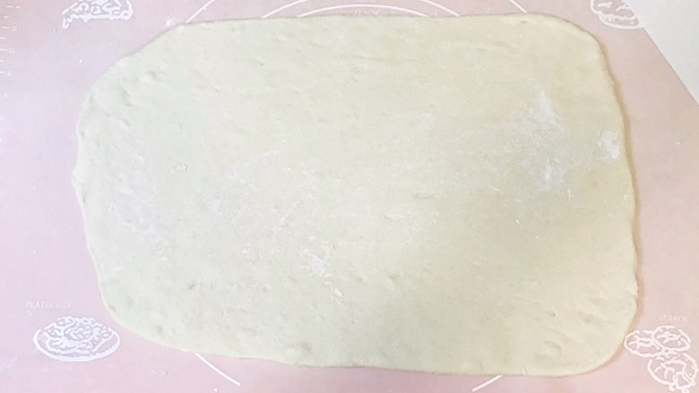 椒盐花卷,擀成长方形