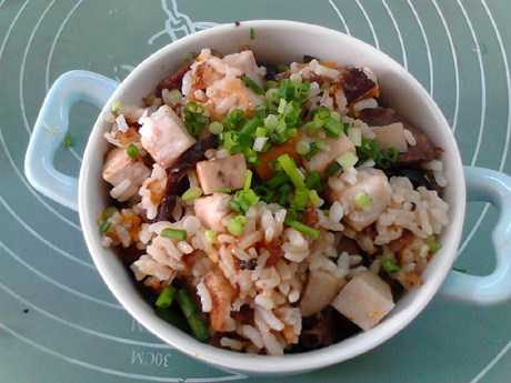 南瓜焖饭,盛出,趁热食用。