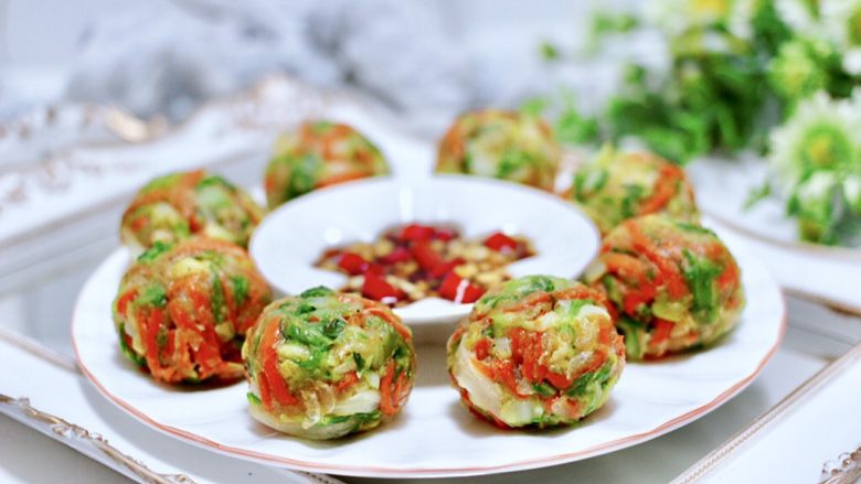 包菜虾皮菜团子,蘸上蘸料太爽咯～