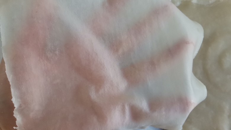 老北京鸡肉卷,饼皮就做好了,薄如纸