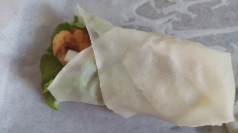 老北京鸡肉卷,卷起来,鸡肉卷就完成了