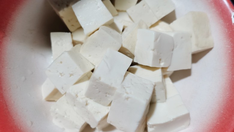 番茄豆腐汤,再把它捞出来,加少许盐腌一下