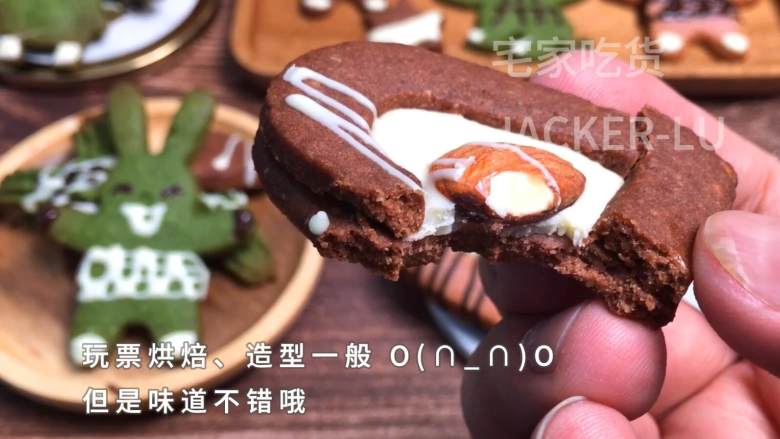 三色卡通曲奇饼干,简单方便,烘焙玩票,造型堪忧,但味道不错。,入口酥脆甜蜜,奶香味十足。