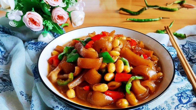 黄豆炖猪皮,成品图!
