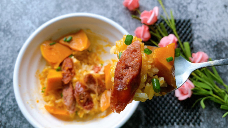 南瓜焖饭,咸鲜之中带甘薯香甜~妙啊~