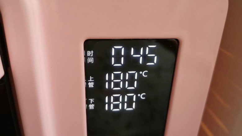红薯千层巴斯克(6寸),上下管180度烤45分钟。