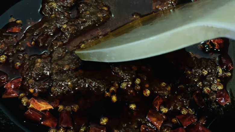 水煮千张,小火,酱料也要炒香