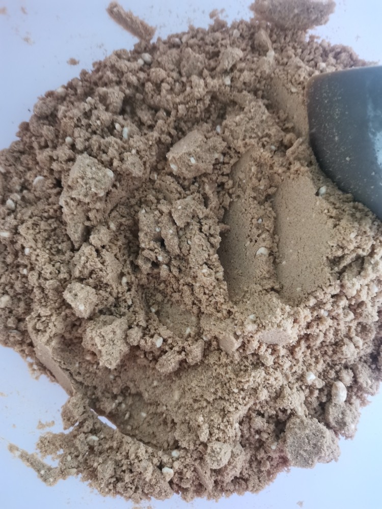香浓油茶面,温热后带上一次性手套,把小颗粒弄碎