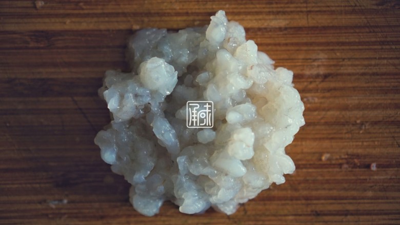 日式厚蛋烧,早餐爱上鸡蛋,7.将虾切成小块。