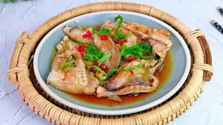 清蒸鸦片鱼,老少皆宜,喜欢的做起来。