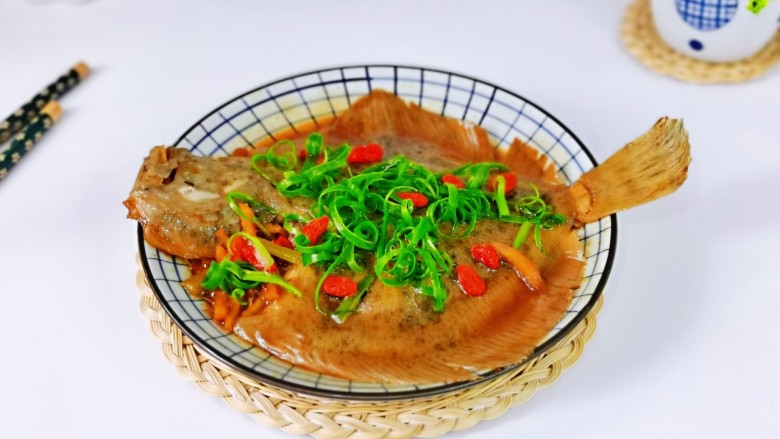 红烧多宝鱼,<a style='color:red;display:inline-block;' href='/shicai/ 384'>多宝鱼</a>肉多刺少,营养均衡,下面我们一起来制作吧!