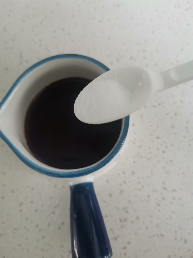 红烧茄条,加少许盐就可以,之前腌制茄子的时候已经家了一些盐了