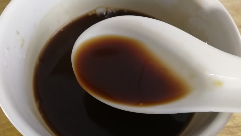 鱼香肉丝,调料汁：<a style='color:red;display:inline-block;' href='/shicai/ 788'>生抽</a>➕醋➕糖➕盐➕淀粉➕清水搅拌均匀。