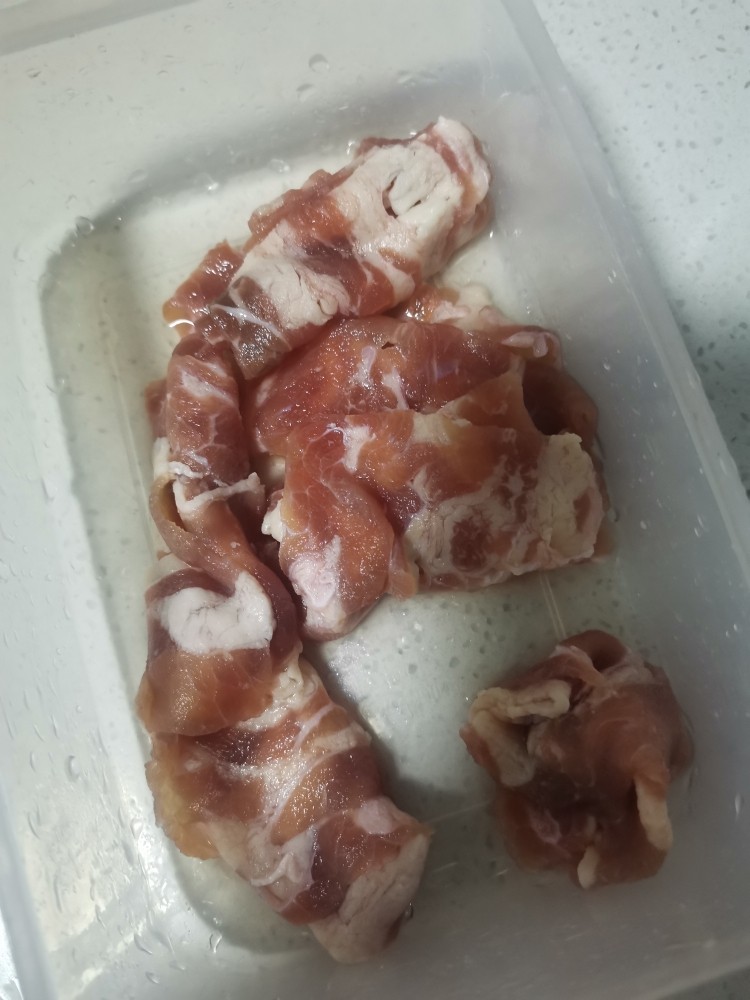 干豆腐肥牛砂锅,肥牛冷水清洗