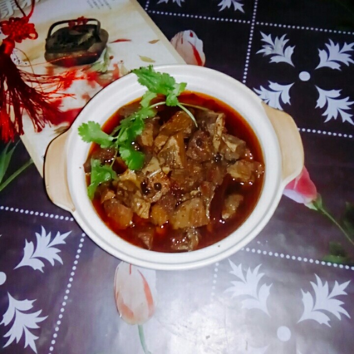 川香红烧牛肉,芫荽香,牛肉味美。