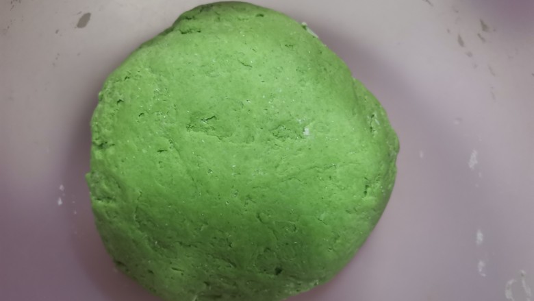 菠菜汁,红糖核桃包。,和成面团,盖上盖子发酵