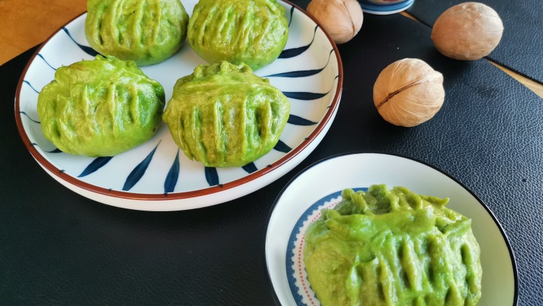 菠菜汁,红糖核桃包。,样子很漂亮,成品