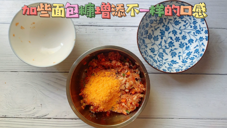 油豆腐烧肉,面包糠也可以加一些~（之前剩下的食材~没有的可不加~）