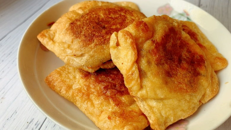 油豆腐烧肉,两面微微焦黄即可出锅。