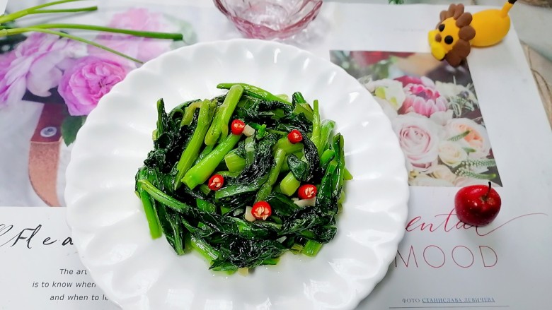 清炒菜心,拍上成品图,一道清爽又美味的清炒菜心就完成了。