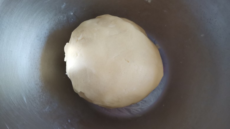 网红莎布蕾曲奇饼干(原味+巧克力口味),翻拌均匀后再次筛入低筋面粉,手上抹油或者带手套,揉面面团0