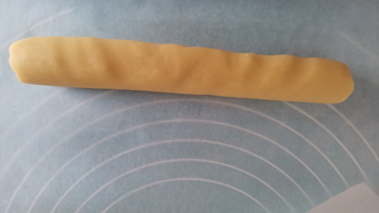 网红莎布蕾曲奇饼干(原味+巧克力口味),分出1/3的面团搓成粗长条