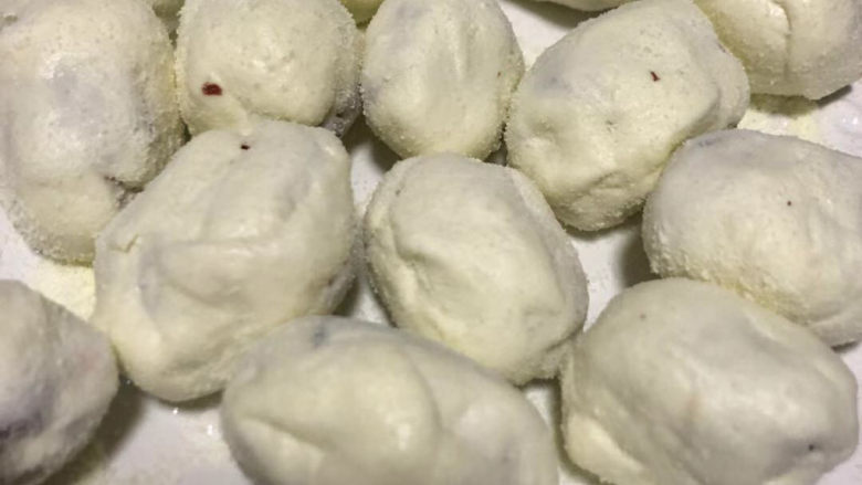 奶枣,裹了奶粉的枣,不会粘连。