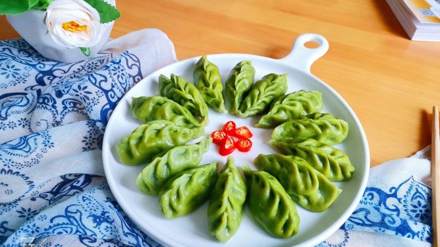 芹菜猪肉柳叶水饺