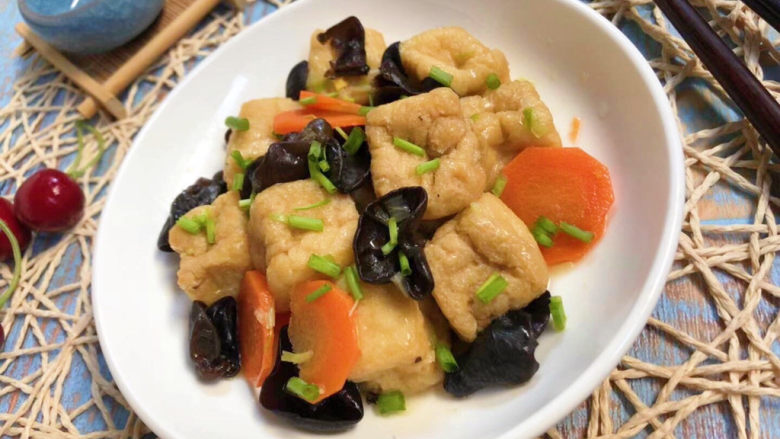 红烧油豆腐,可以上桌啦!