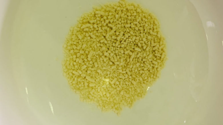 榨菜肉末蒸豆腐,蒸的时候准备料汁,取碗,加<a style='color:red;display:inline-block;' href='/shicai/ 756'>鸡精</a>