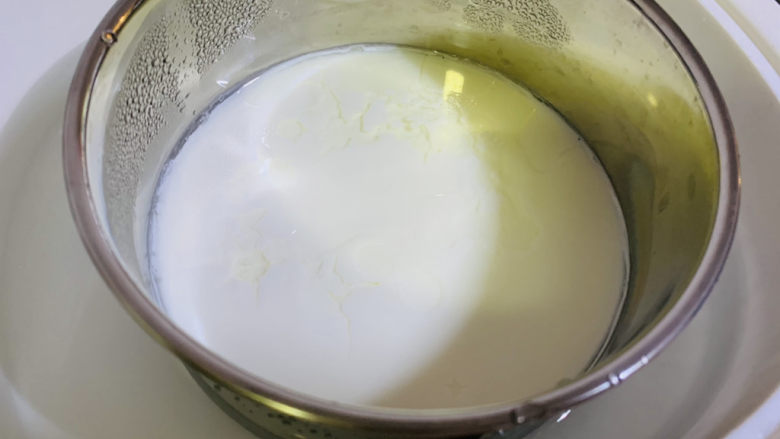 手工酸奶,等时间倒,酸奶已凝固