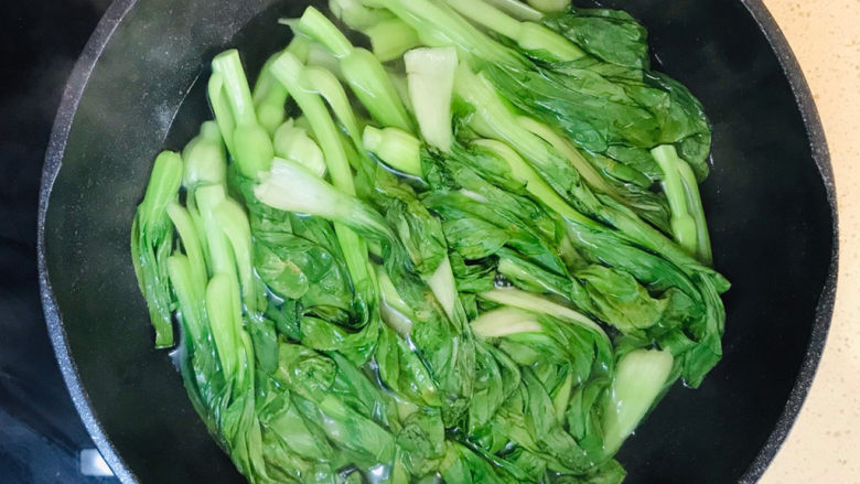 清炒菜心,大火烧开,焯一下水