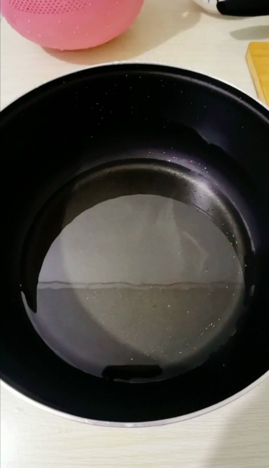 肥牛饭,锅烧热,放入食用油