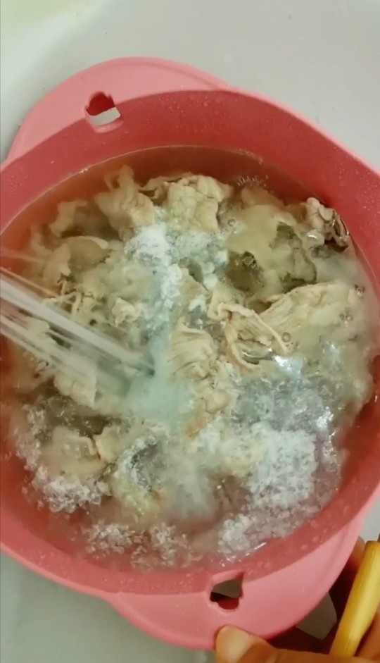 肥牛饭,捞出,清洗两遍