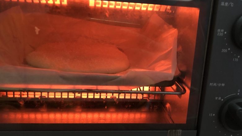奶酪饼,放入烤箱调180度烤25分钟,(每个烤箱不一样,根据自己的调整)