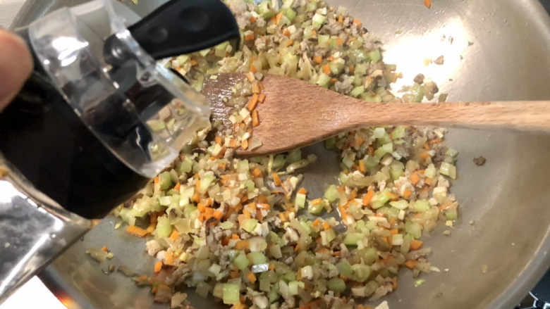 榨菜肉末蒸豆腐➕榨菜香菇肉末蒸南瓜豆腐,调味,一茶匙<a style='color:red;display:inline-block;' href='/shicai/ 788'>生抽</a>