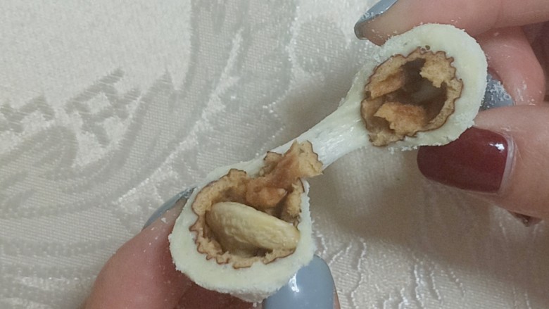 奶枣,用手一拽,能看到棉花糖还在拉丝