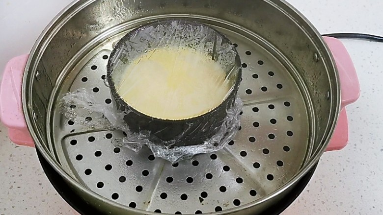 蒸水蛋,八分钟到,以后稍微焖两分钟,再开锅