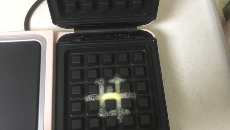 华夫饼,融化一块黄油