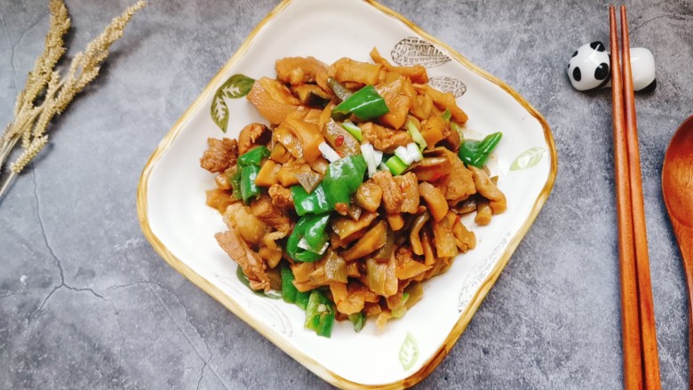萝卜干炖肉,萝卜干炖肉完成 ,看着就好想吃上两碗米饭