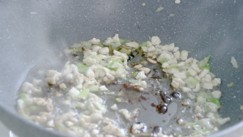 榨菜肉沫豆腐,加生抽,蚝油