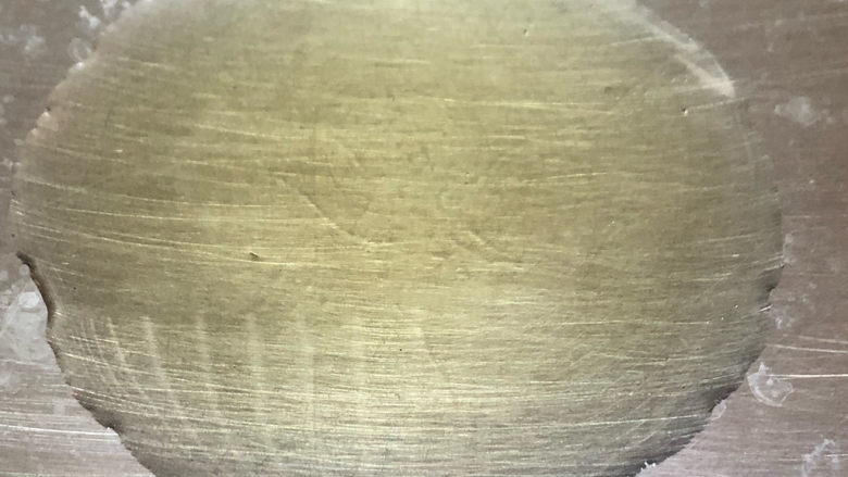 培根炒蛋,锅中加油,少去生油味