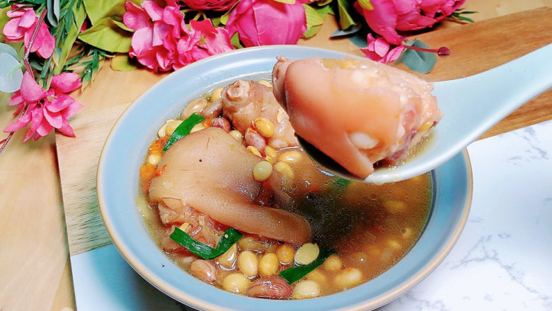 黄豆猪脚汤,吃起来吧!