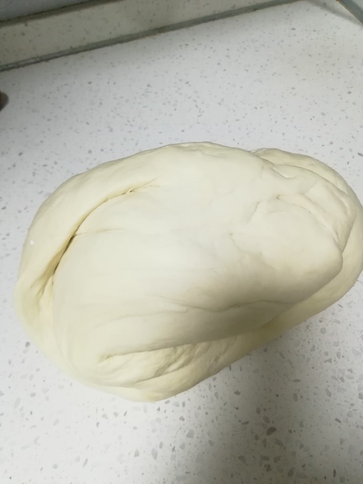 蔬菜包子,揉好以后,切一块出来,揉光滑,揪成大小差不多的面团