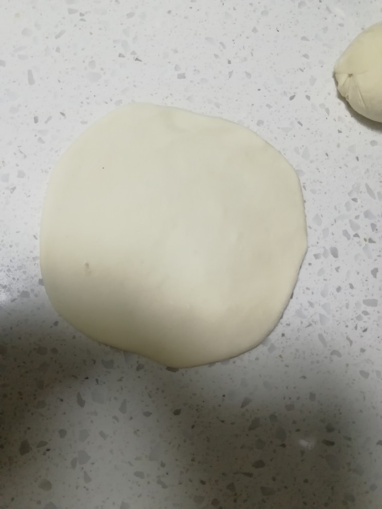 蔬菜包子,用擀面杖擀成圆形
