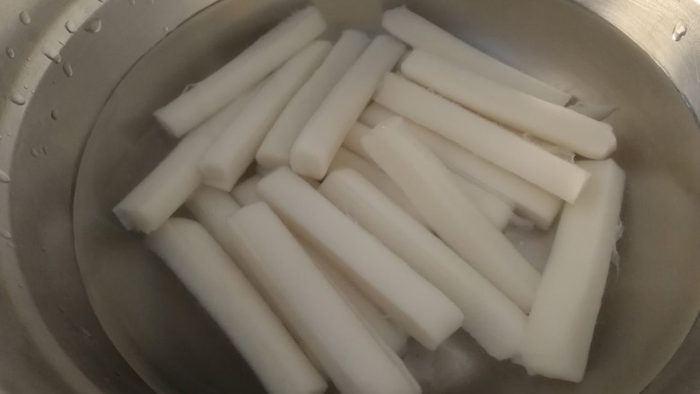 脆皮年糕,开水里泡20分钟。(吃的时候芯不会硬)